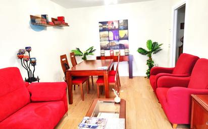 Living room of Flat for sale in Salamanca Capital  with Heating and Storage room