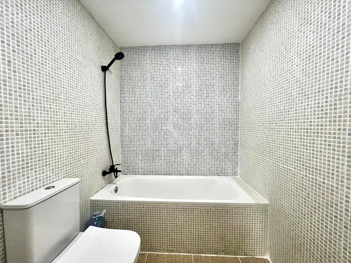 Baño de Piso en venta en Deltebre con Alarma