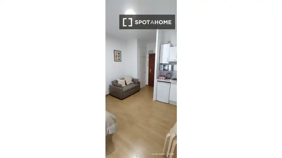 Bedroom of Study for share in Madrid  with Air Conditioner, Terrace and Furnished