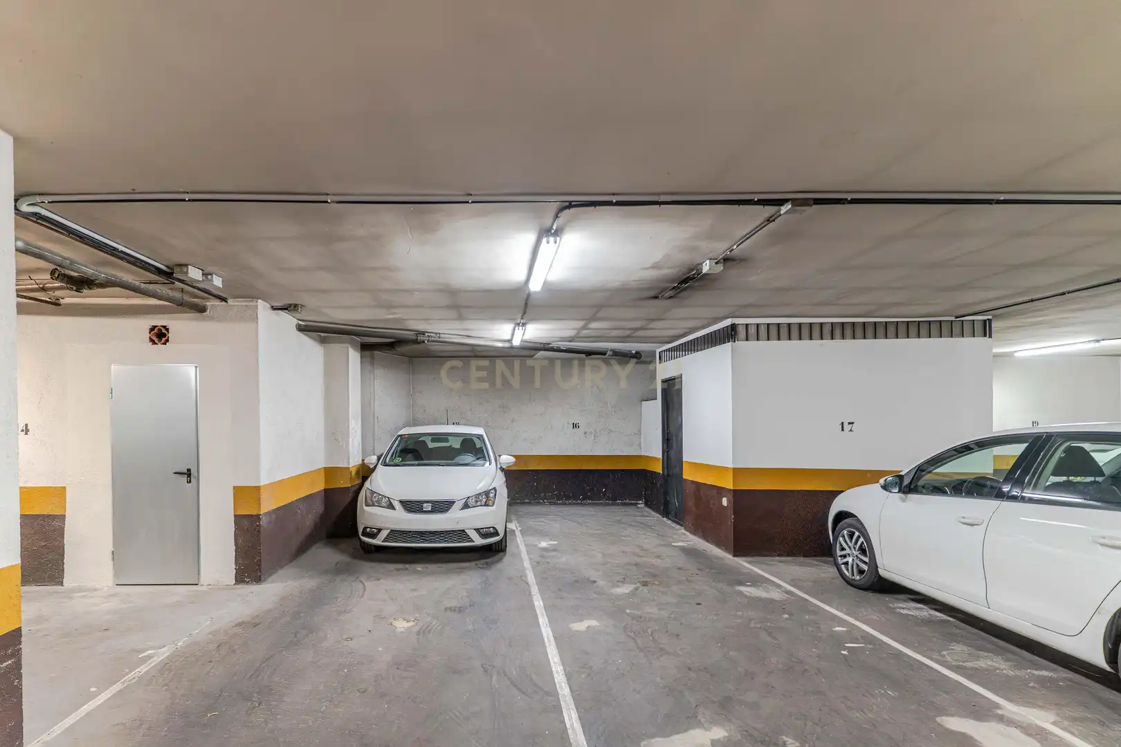 Parking de Dúplex en venta en Granada con Aire acondicionado, Jardín privado y Trastero