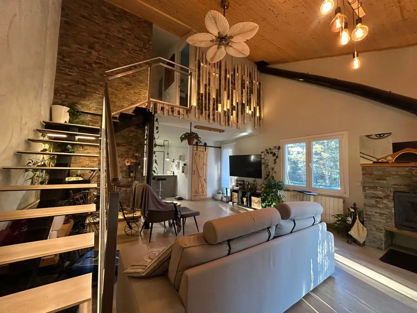 Sala d'estar de Casa o xalet en venda en Camprodon amb Jardí privat, Terrassa i Moblat