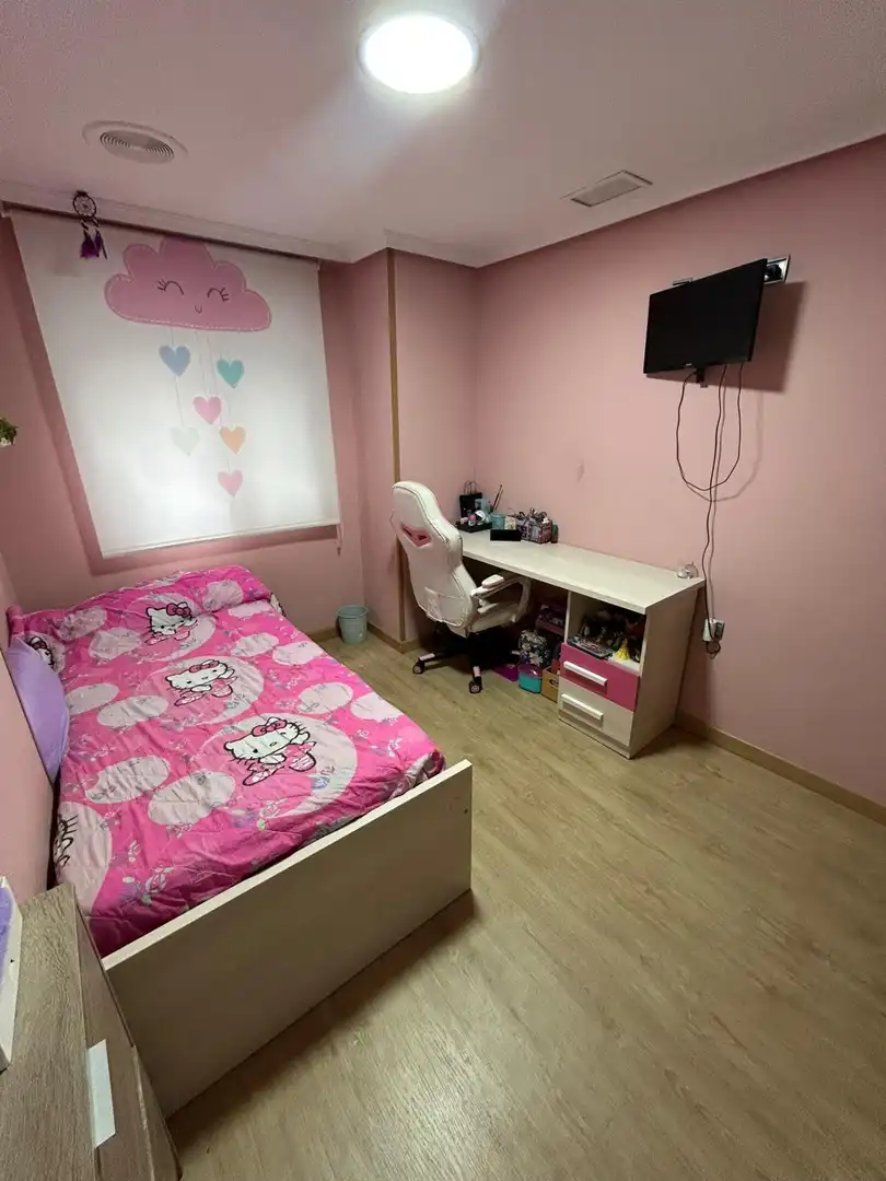 Dormitori de Apartament en venda en Torrevieja amb Terrassa i Balcó