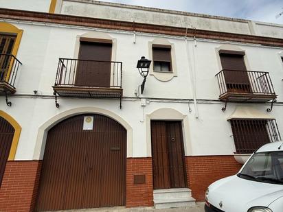 Vista exterior de Casa o xalet en venda en Marchena amb Jardí privat