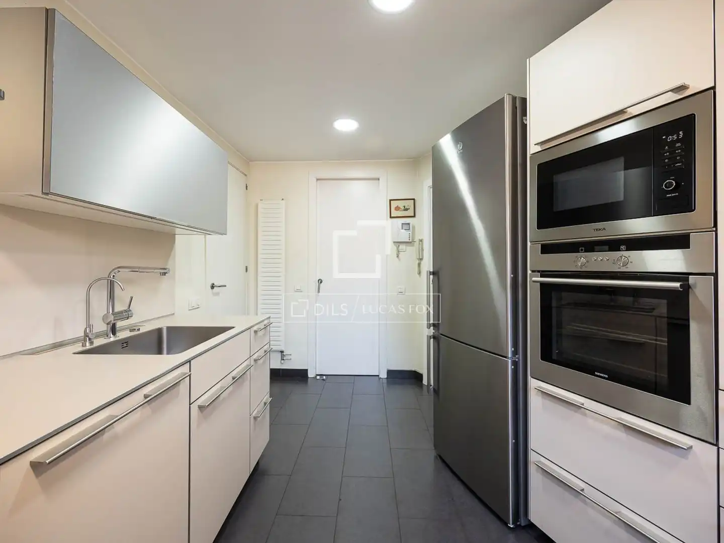 Kitchen of Flat for sale in Barcelona  with Air Conditioner, Heating and Parquet flooring