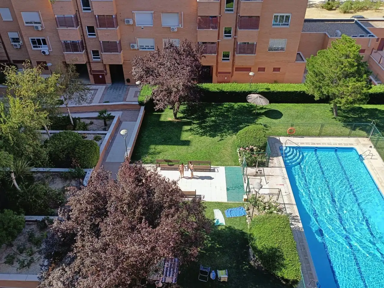 Schwimmbecken von Dachboden zur Miete in Madrid mit Klimaanlage, Heizung und Parkett
