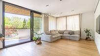 Living room of Flat for sale in Sant Cugat del Vallès  with Terrace and Swimming Pool