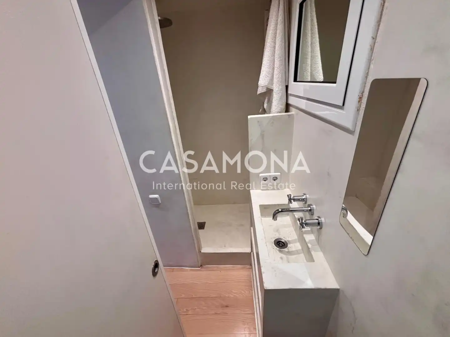 Badezimmer von Wohnungen zum Verkauf in Barcelona mit Klimaanlage, Heizung und Terrasse