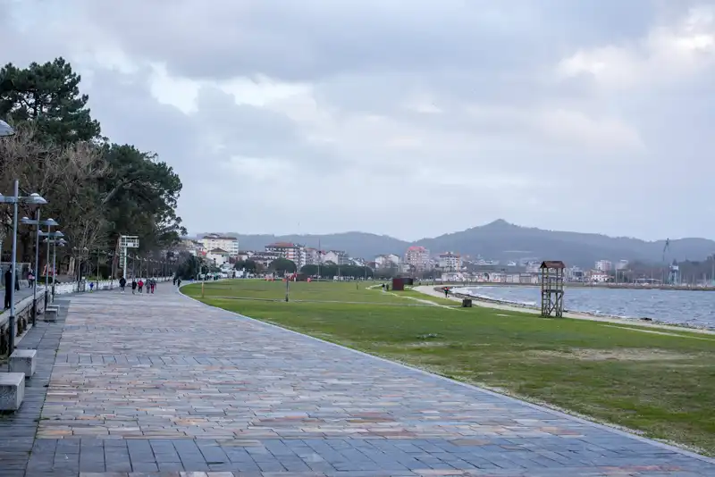 Vista exterior de Casa o xalet en venda en Vilagarcía de Arousa amb Terrassa i Balcó