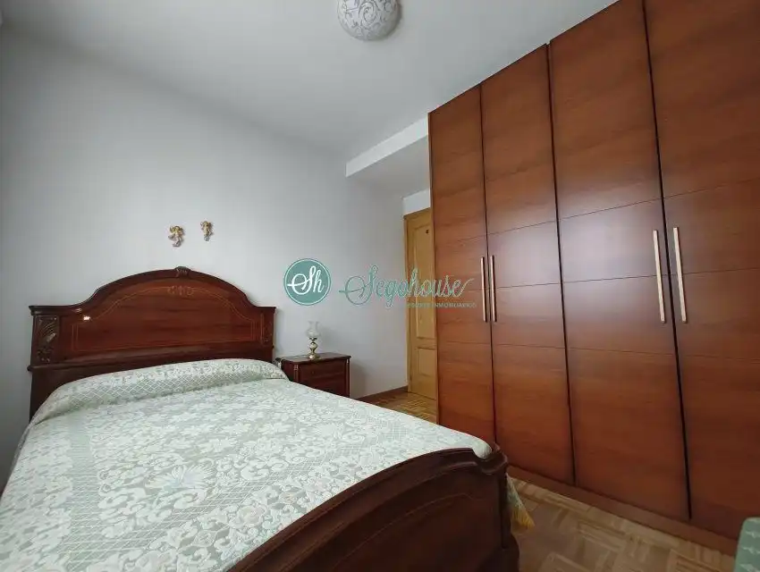 Habitación de Piso de alquiler en San Cristóbal de Segovia con Calefacción, Parquet y Amueblado