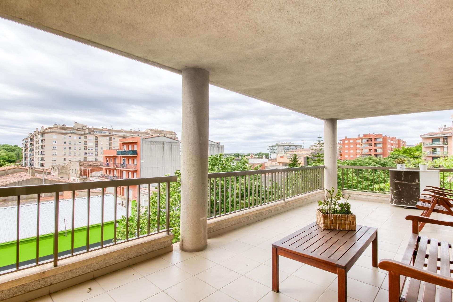 Terrassa de Apartament en venda en Figueres amb Aire condicionat, Calefacció i Jardí privat