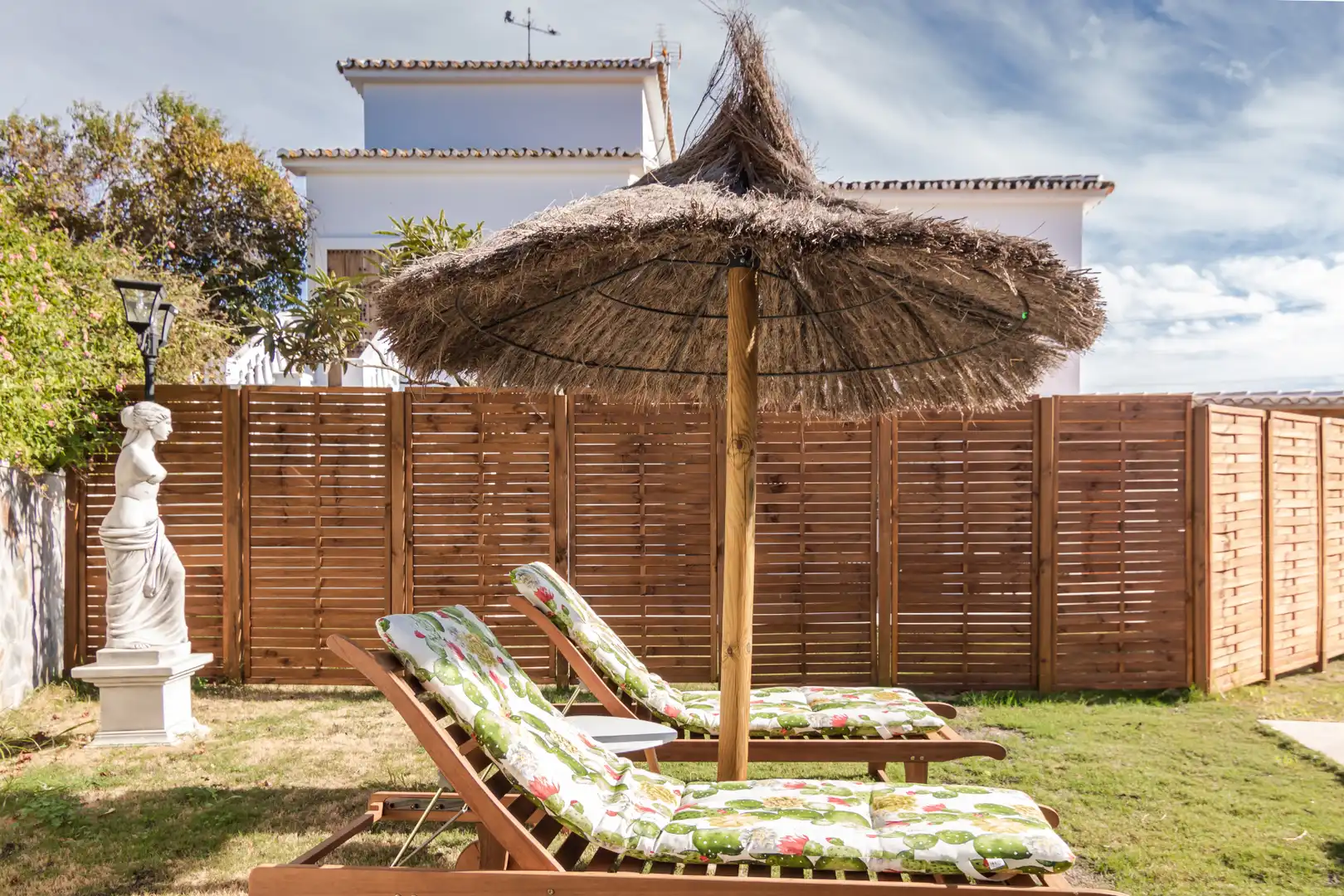 Jardí de Casa o xalet en venda en Vélez-Málaga amb Aire condicionat, Jardí privat i Terrassa