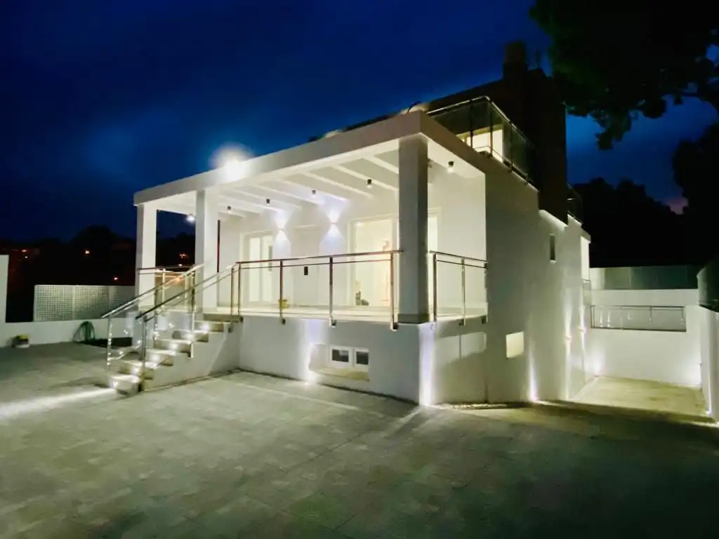 Vista exterior de Casa o xalet en venda en La Nucia amb Aire condicionat, Jardí privat i Traster