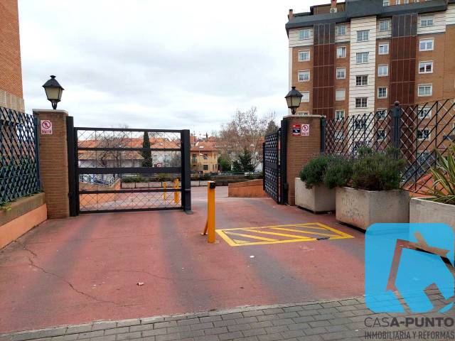 Garaje en Venta en De Víctor De La Serna en Hispanoamérica - Bernabéu