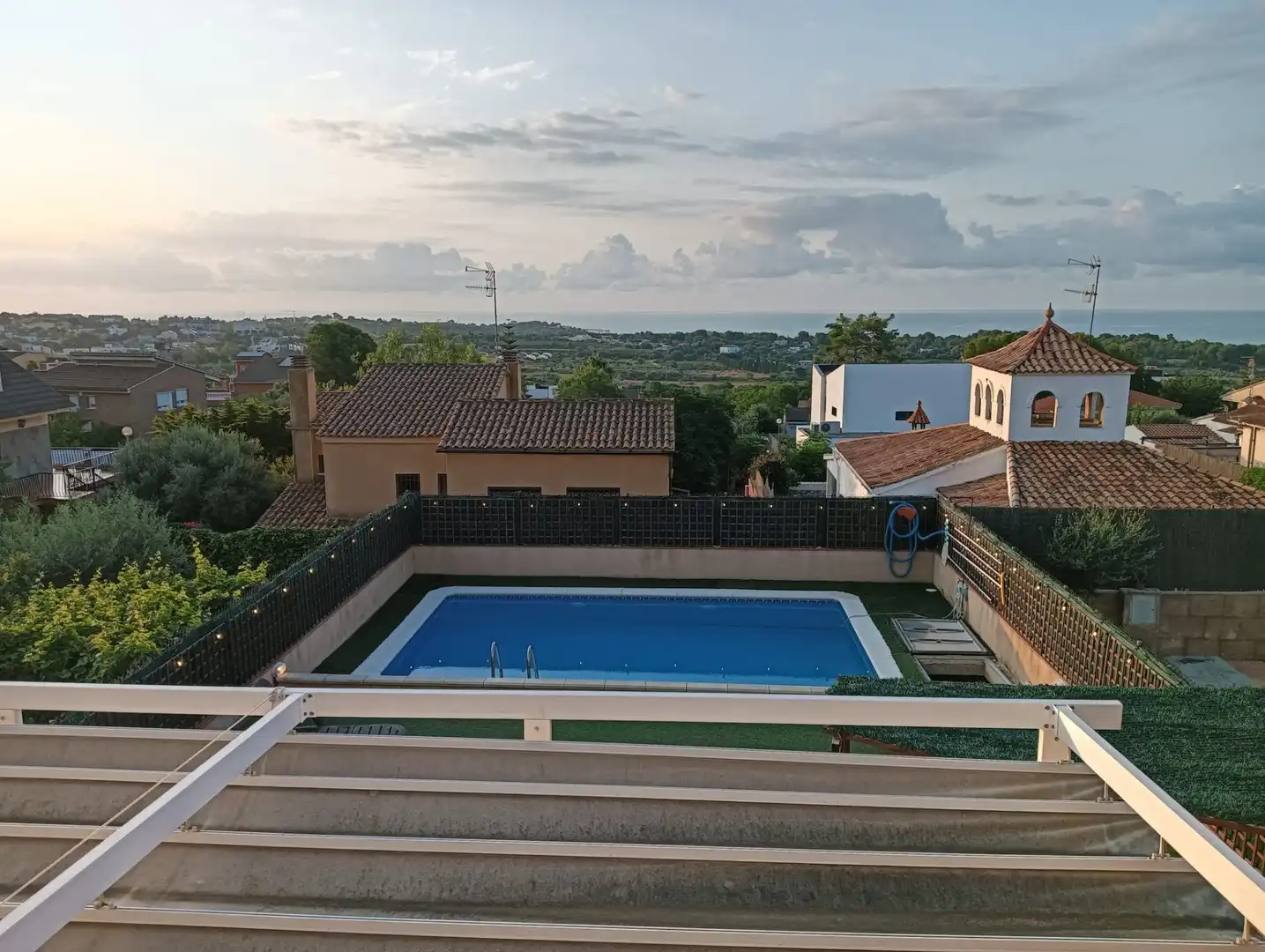 Piscina de Casa adosada en venta en Vilanova i la Geltrú con Aire acondicionado, Calefacción y Jardín privado