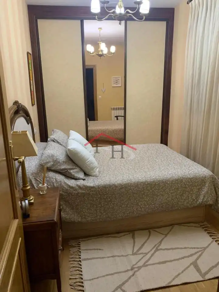Schlafzimmer von Wohnungen zur Miete in León Capital  mit Heizung, Parkett und Möbliert