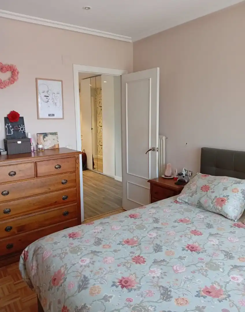 Habitación de Piso en venta en Gijón  con Calefacción, Parquet y Terraza