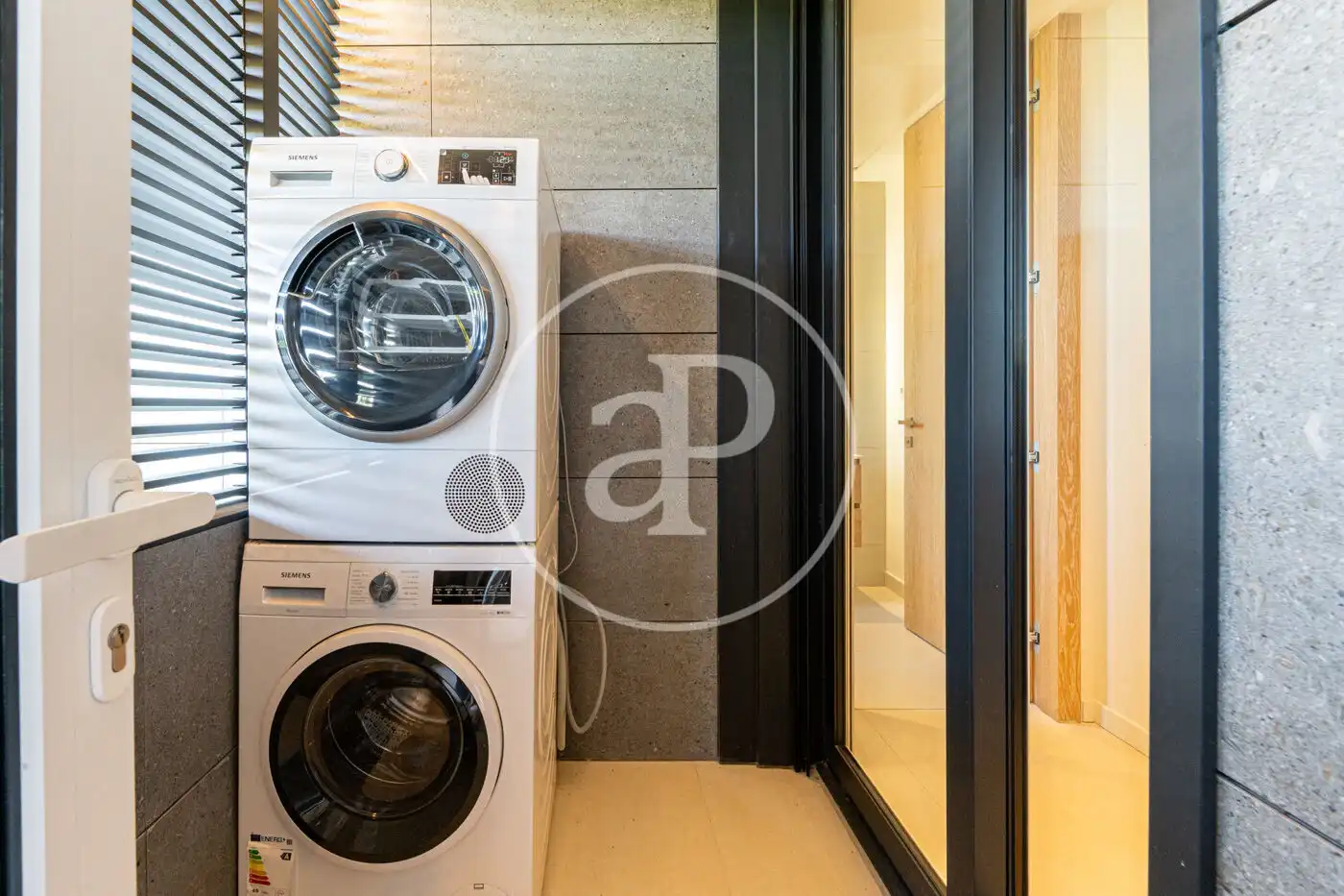 Bedroom of Flat for rent in Pozuelo de Alarcón  with Air Conditioner, Heating and Private garden