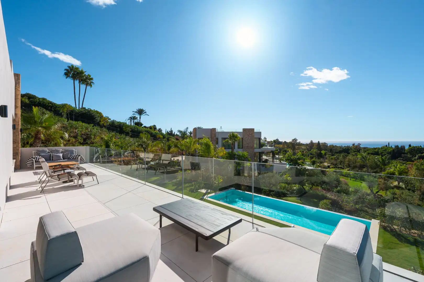 Villa mit Terrasse zum Verkauf in Urbanización Marbella Hill Club 18A, imagen 3