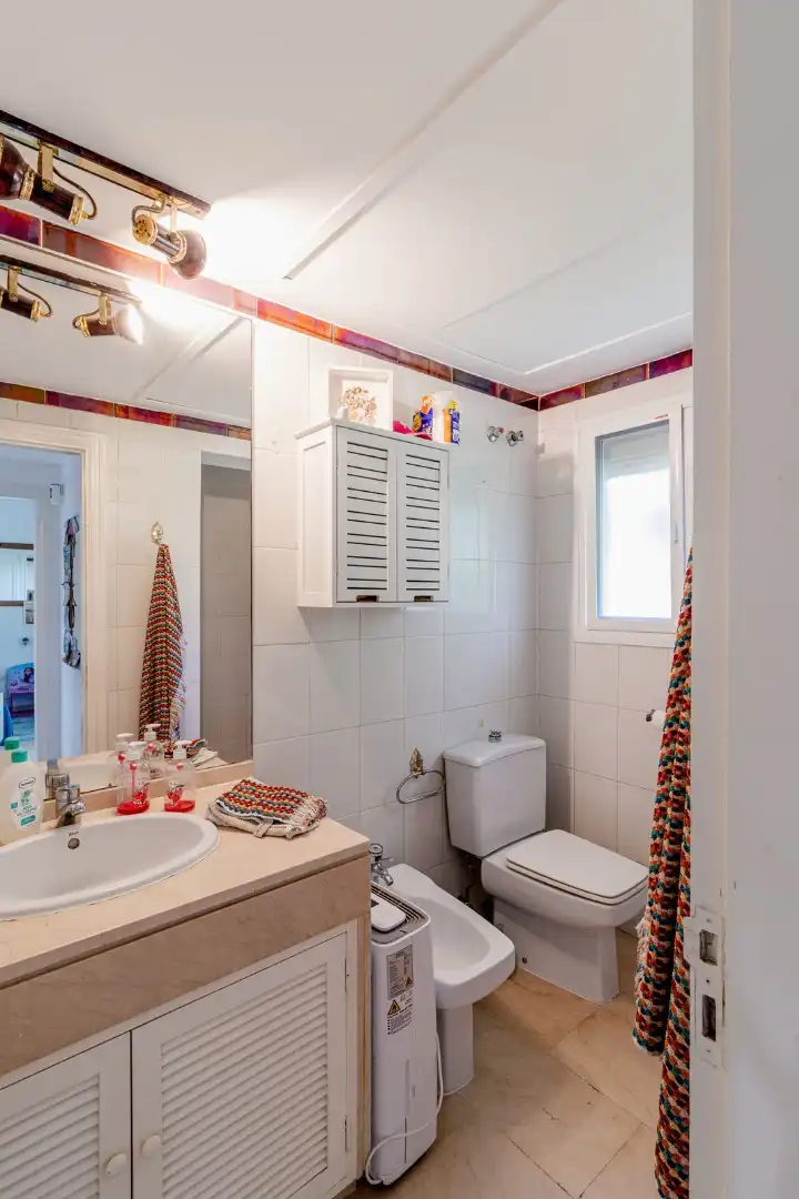 Badezimmer von Country house zum Verkauf in Estepona mit Klimaanlage, Privatgarten und Möbliert