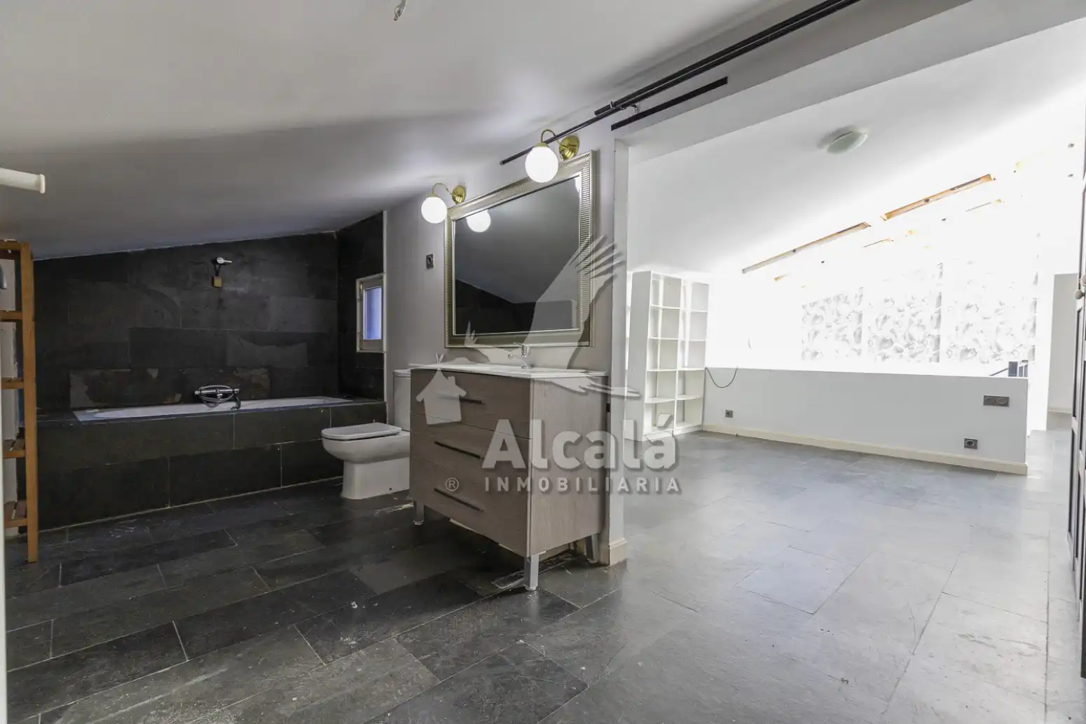 Bathroom of Houses for sale in Alcalá de Henares  with Air Conditioner, Heating and Private garden