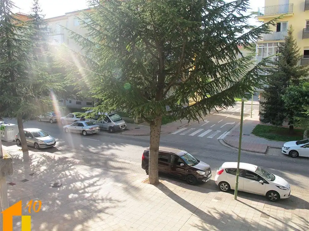 Vista exterior de Pis en venda en Burgos amb Calefacció, Terrassa i Traster