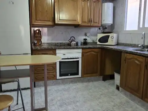 Kitchen of Flat for share in Sur