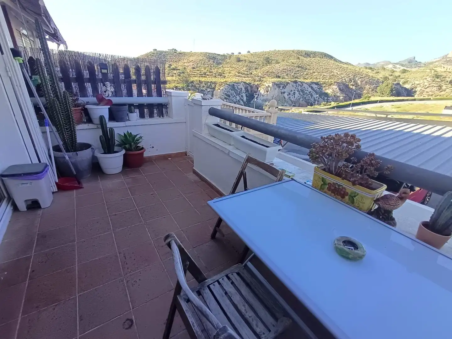 Terrasse von Einfamilien-Reihenhaus zum Verkauf in Petrer mit Klimaanlage, Heizung und Gemeinschaftspool