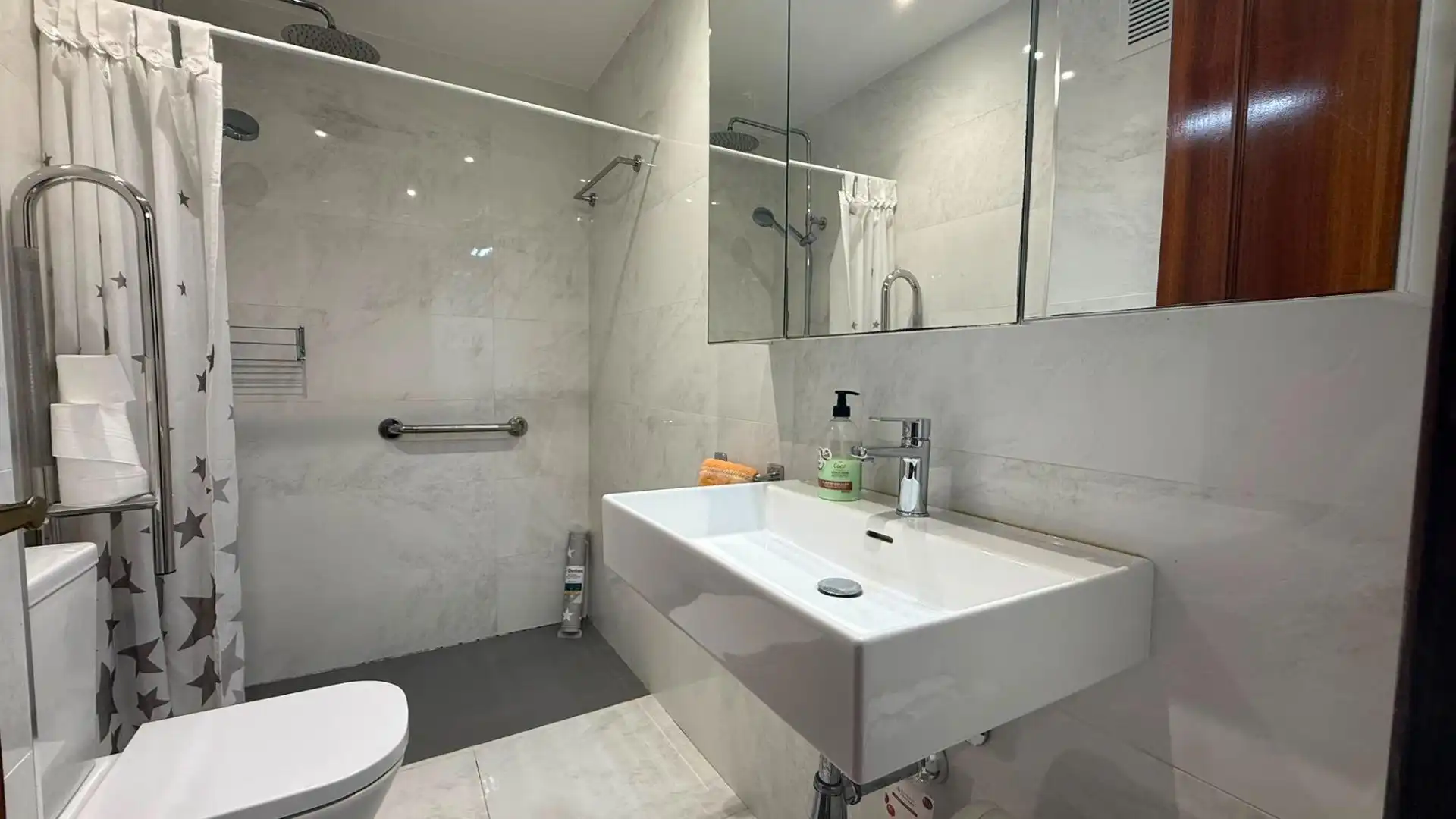 Bathroom of Flat for rent in Santander