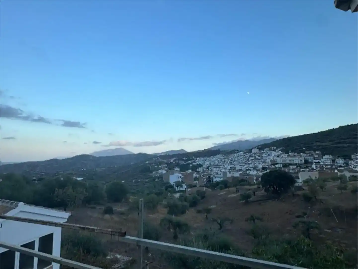 Vista exterior de Apartament de lloguer en Guaro amb Jardí privat, Moblat i Balcó