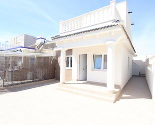 Vista exterior de Casa adosada en venda en Torrevieja amb Aire condicionat, Jardí privat i Terrassa