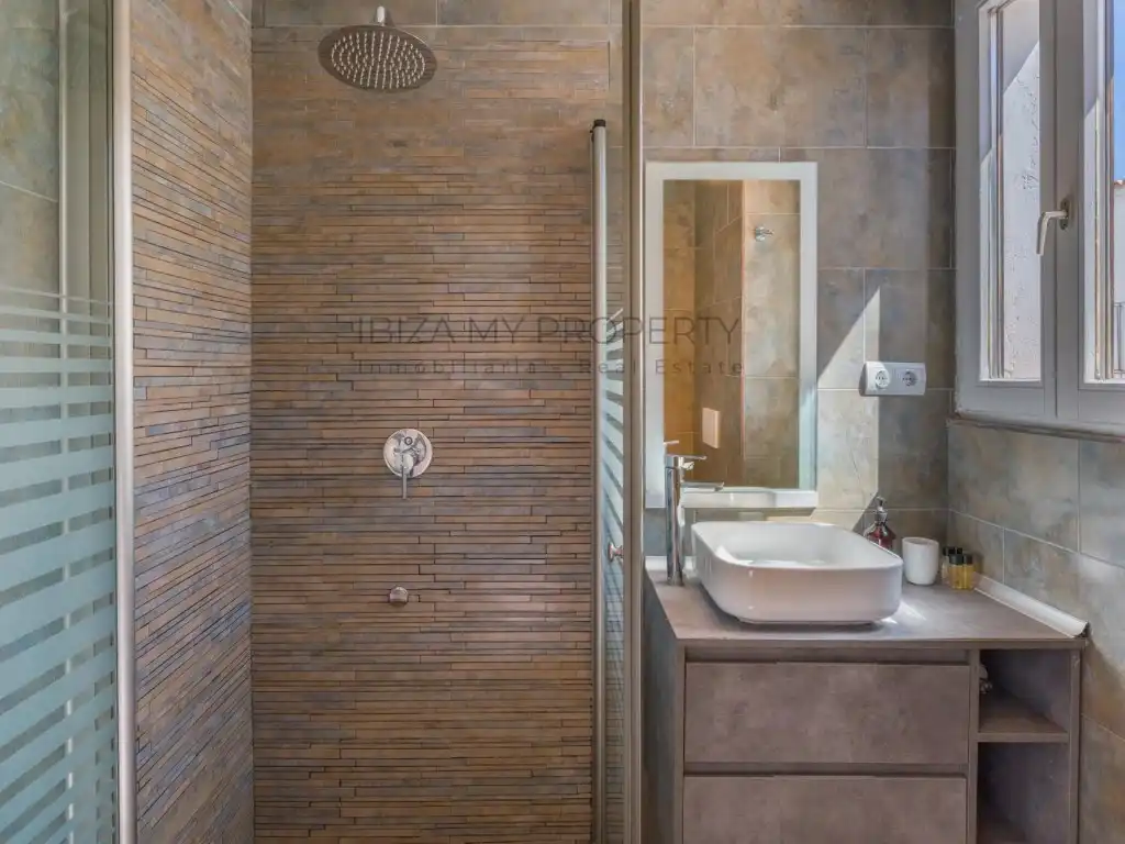 Badezimmer von Wohnungen zum Verkauf in Eivissa mit Klimaanlage, Möbliert und Ofen