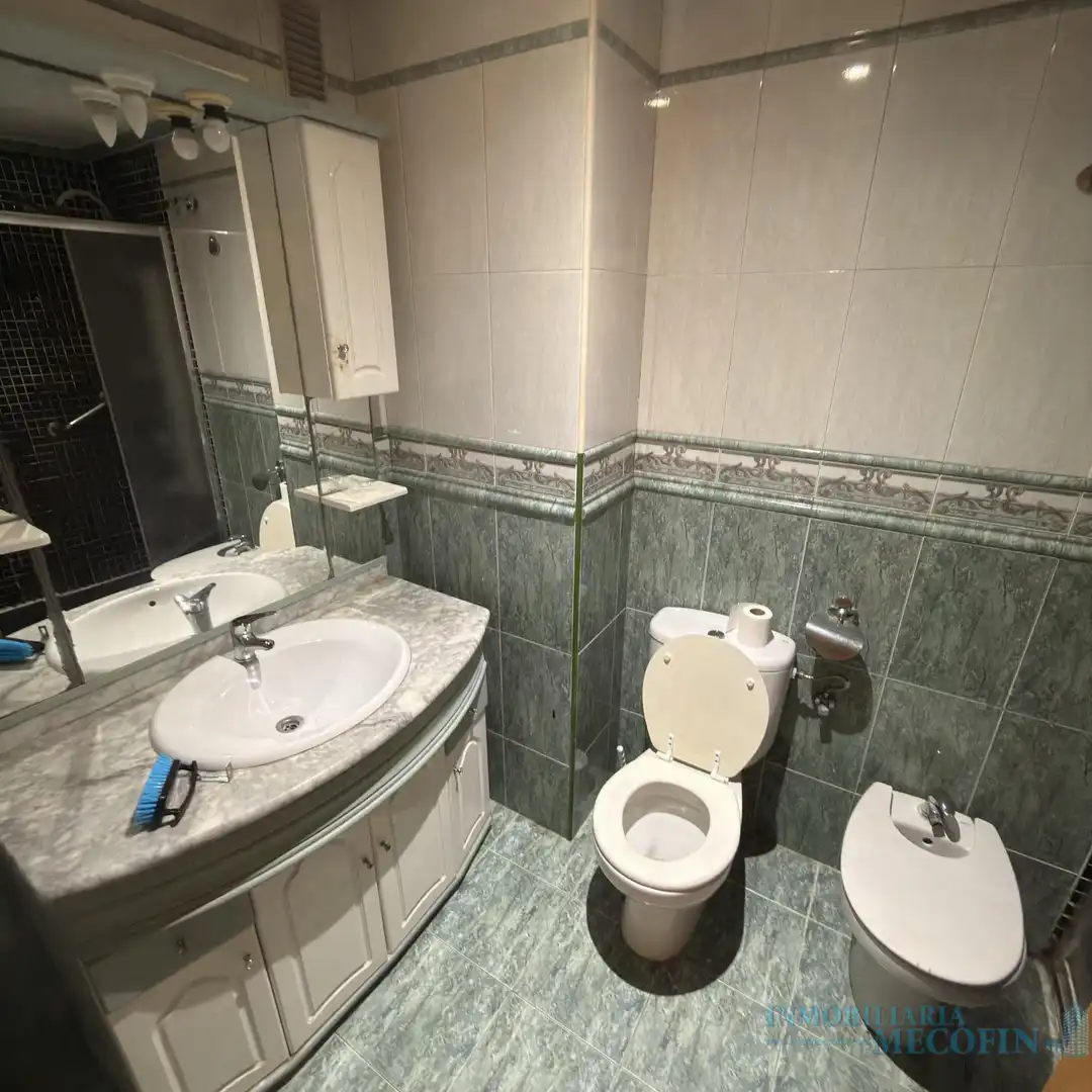 Badezimmer von Wohnung zum Verkauf in Benidorm mit Klimaanlage und Terrasse