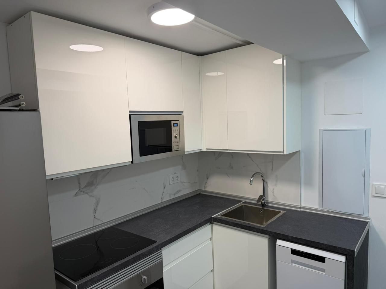 Kitchen of Planta baja for rent in  Madrid Capital  with Air Conditioner and Furnished