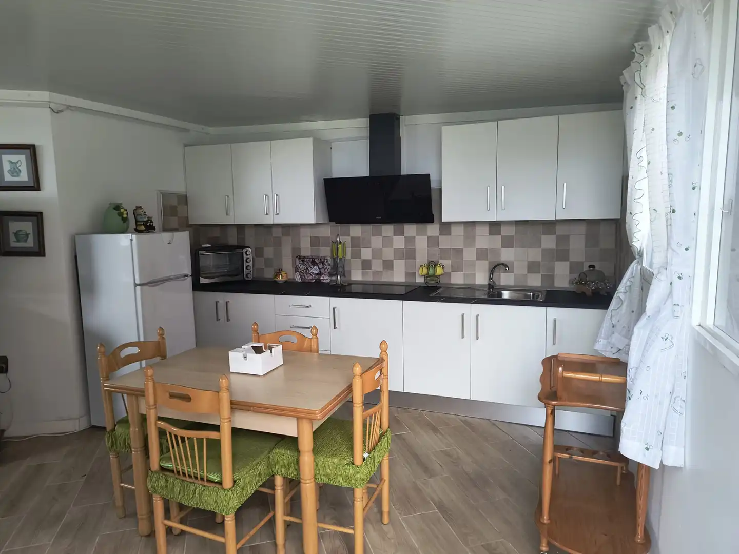 Cuina de Casa o xalet en venda en Buenavista del Norte amb Jardí privat, Terrassa i Forn