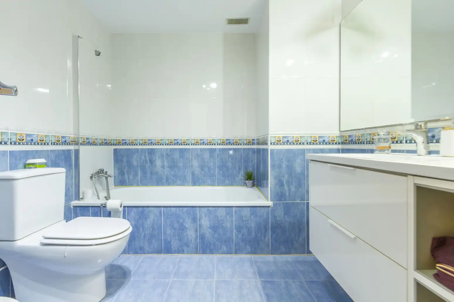 Badezimmer von Einfamilien-Reihenhaus zum Verkauf in Museros mit Klimaanlage, Heizung und Terrasse