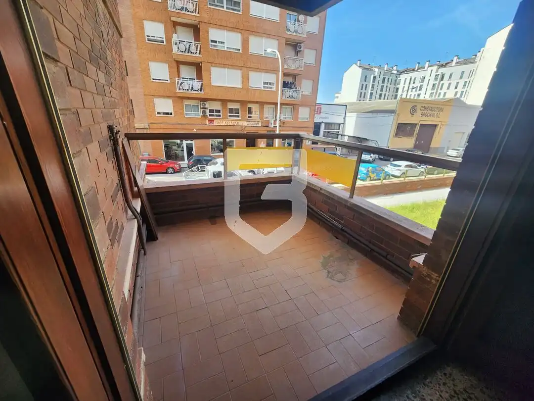 Flat with terrace for sale in Piscinas, imagen 5