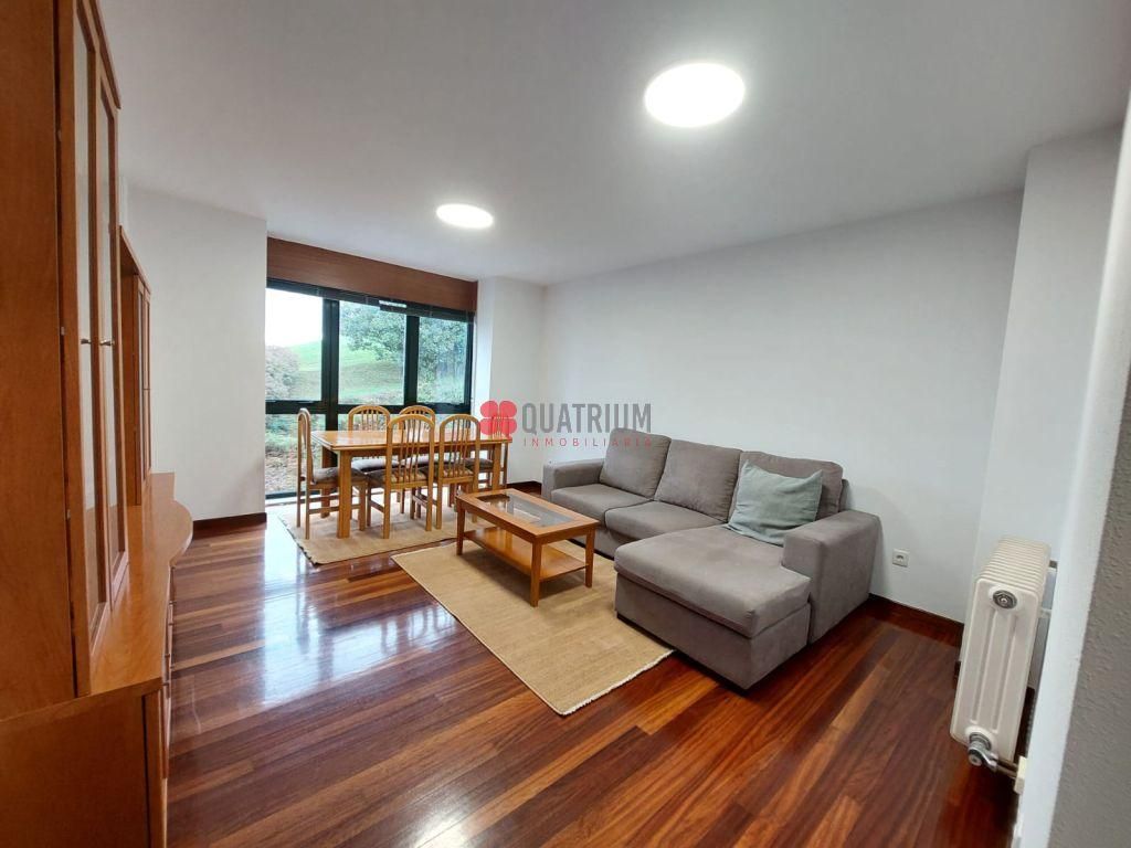 Vista exterior de Pis de lloguer en Santiago de Compostela  amb Calefacció, Traster i Moblat