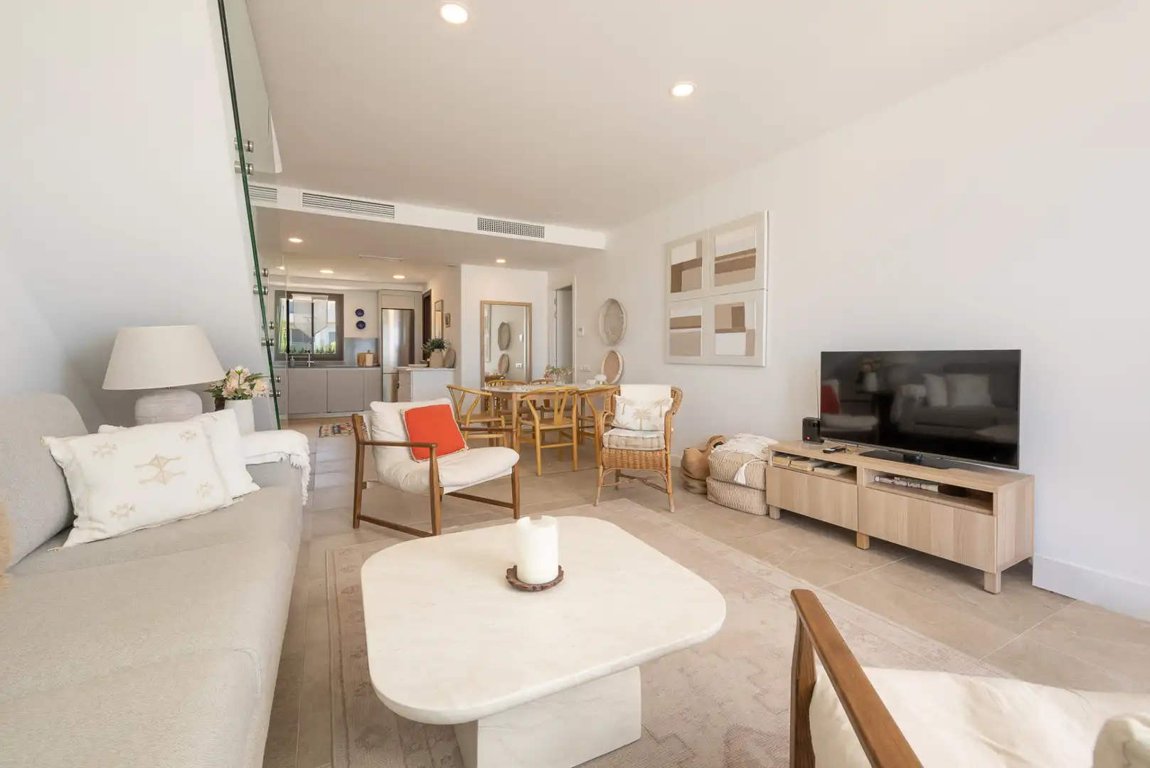 Sala de estar de Ático en venta en Estepona con Aire acondicionado, Terraza y Piscina