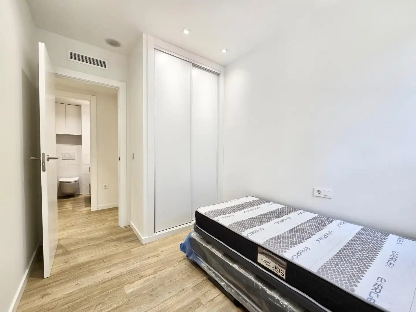Bedroom of Flat for rent in Valencia  with Parquet flooring and Terrace
