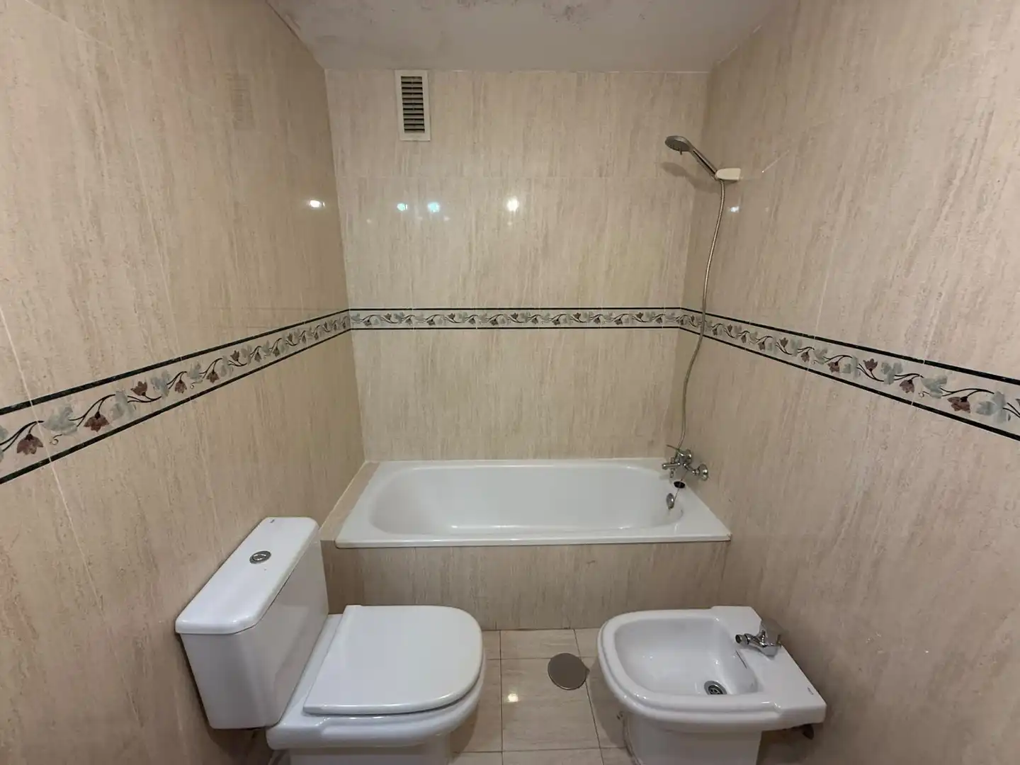 Bathroom of Flat for sale in HUCA - La Cadellada