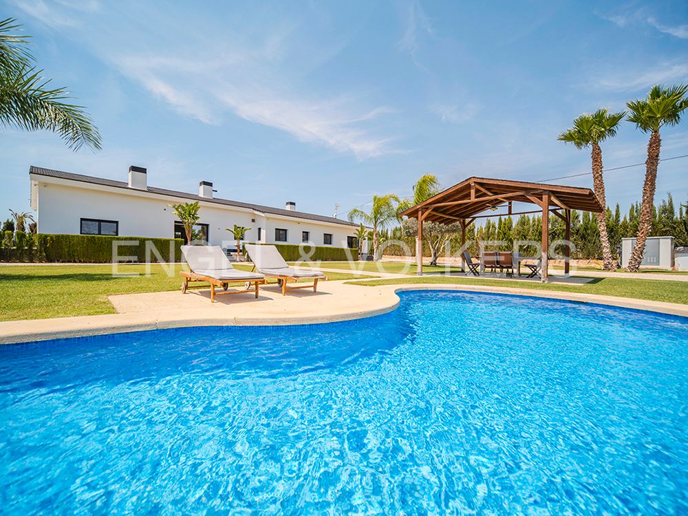 Exterior view of House or chalet for sale in Elche / Elx  with Air Conditioner, Heating and Private garden