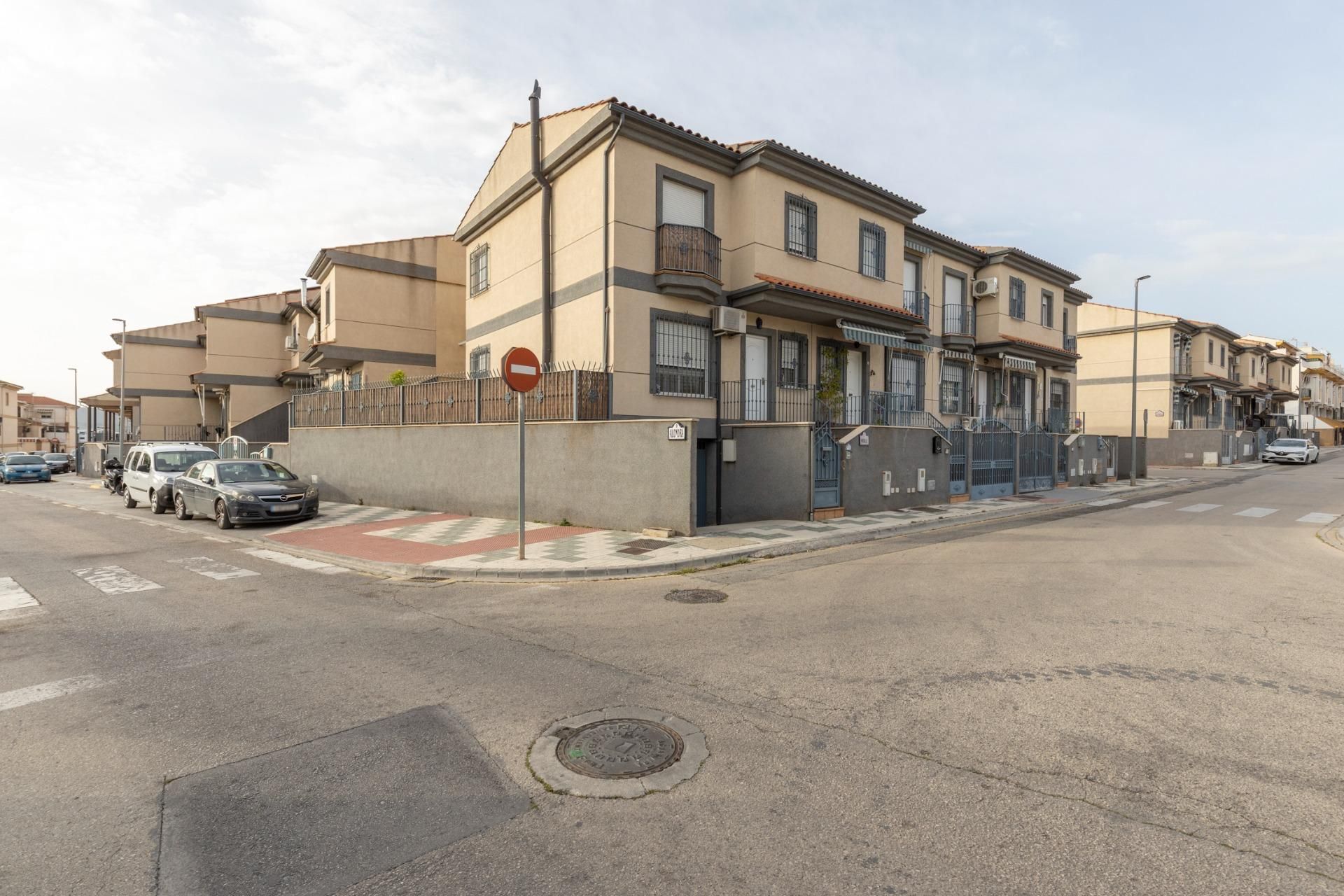 Exterior view of Single-family semi-detached for sale in Maracena  with Air Conditioner and Balcony