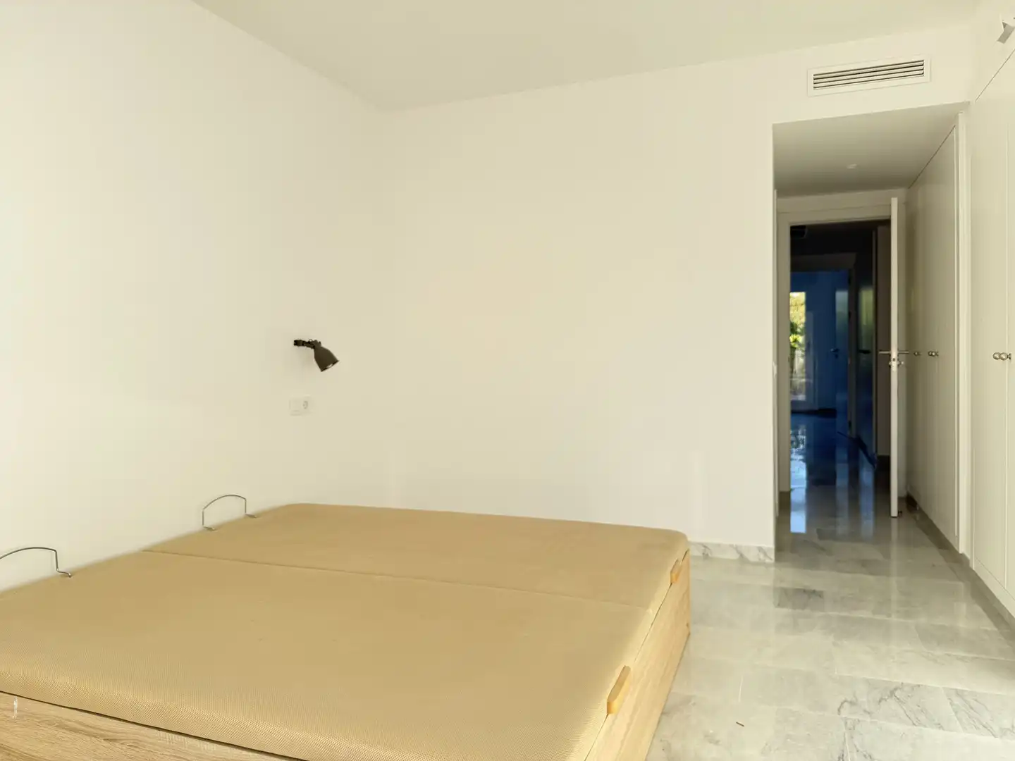 Dormitori de Àtic de lloguer en Marbella amb Aire condicionat, Calefacció i Terrassa