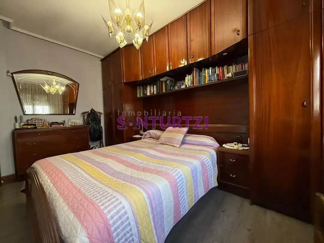 Dormitori de Pis en venda en Santurtzi  amb Calefacció