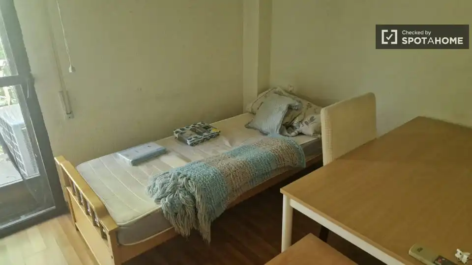 Bedroom of Flat for share in Las Rozas de Madrid  with Air Conditioner, Heating and Furnished