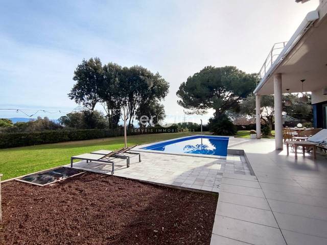 Casa-chalet en Venta en Bescanó