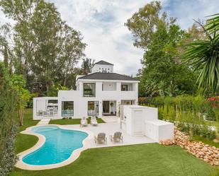 Jardí de Casa o xalet en venda en Marbella amb Aire condicionat, Terrassa i Piscina