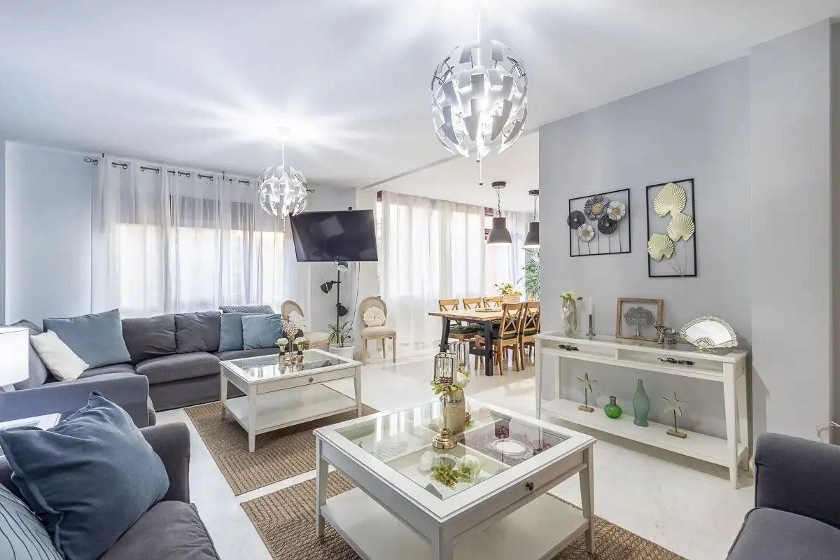 Sala de estar de Casa adosada en venta en Motril con Terraza, Balcón y Piscina comunitaria
