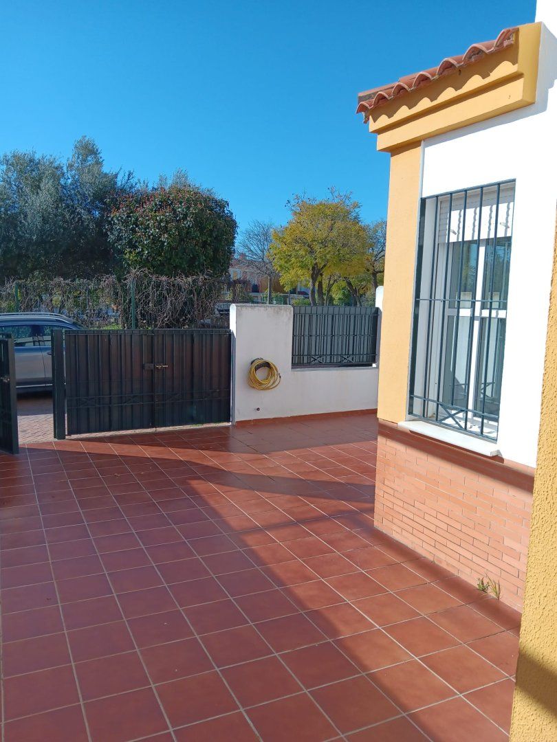 Terrassa de Casa adosada en venda en Castilleja de la Cuesta amb Aire condicionat, Calefacció i Terrassa