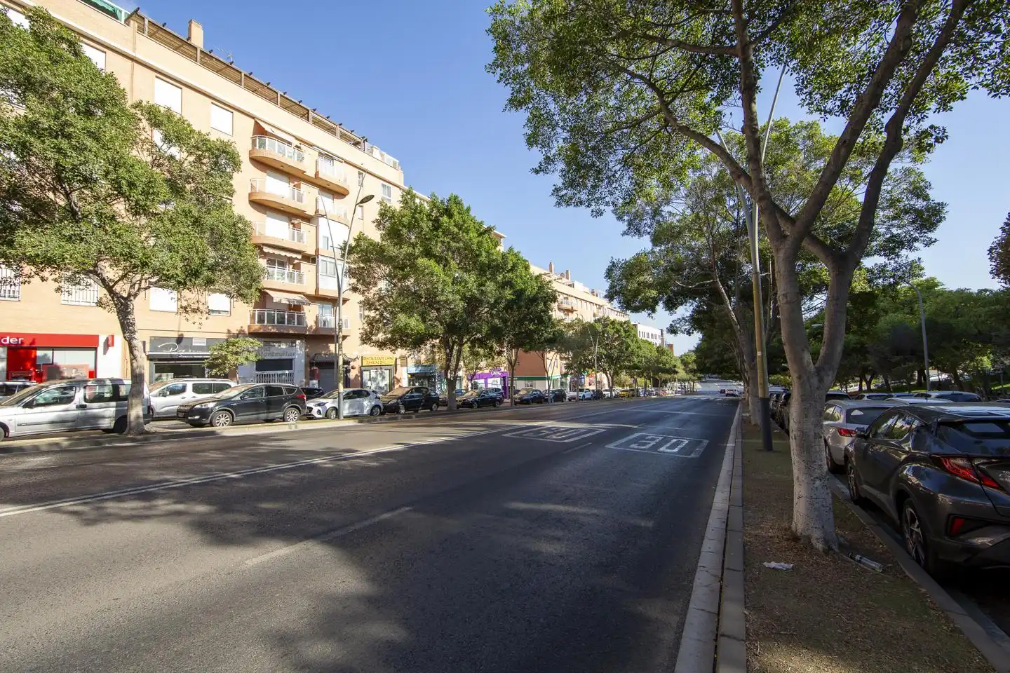 Vista exterior de Planta baixa en venda en Almería amb Aire condicionat